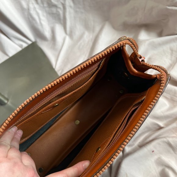 Dooney & Bourke All Weather Leather crossbody bag - Picture 8 of 9